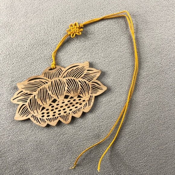 Wood Bookmark ~ Cutout Design in an Elegant Flower ~ Brand New - Picture 3 of 7